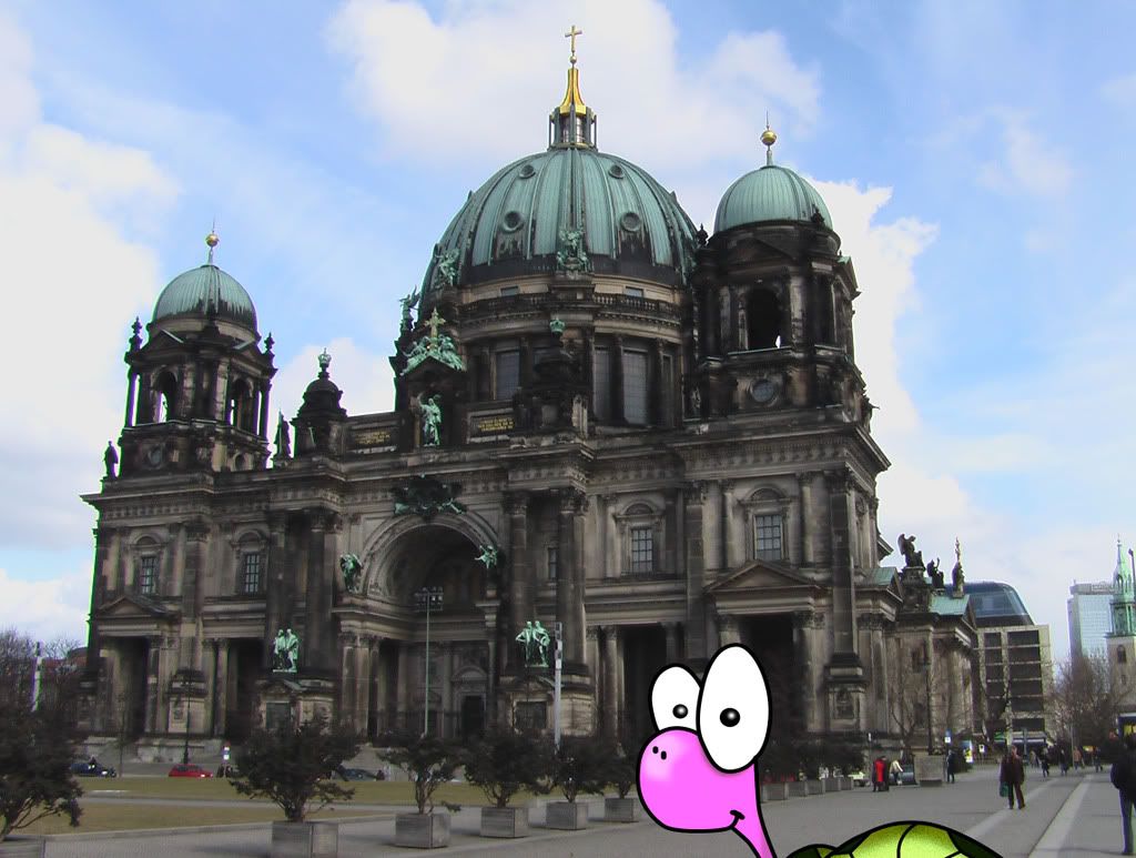 pink-turtle-Berlin-church.jpg