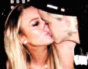 Lindsay Lohan Samantha Ronson kiss pic