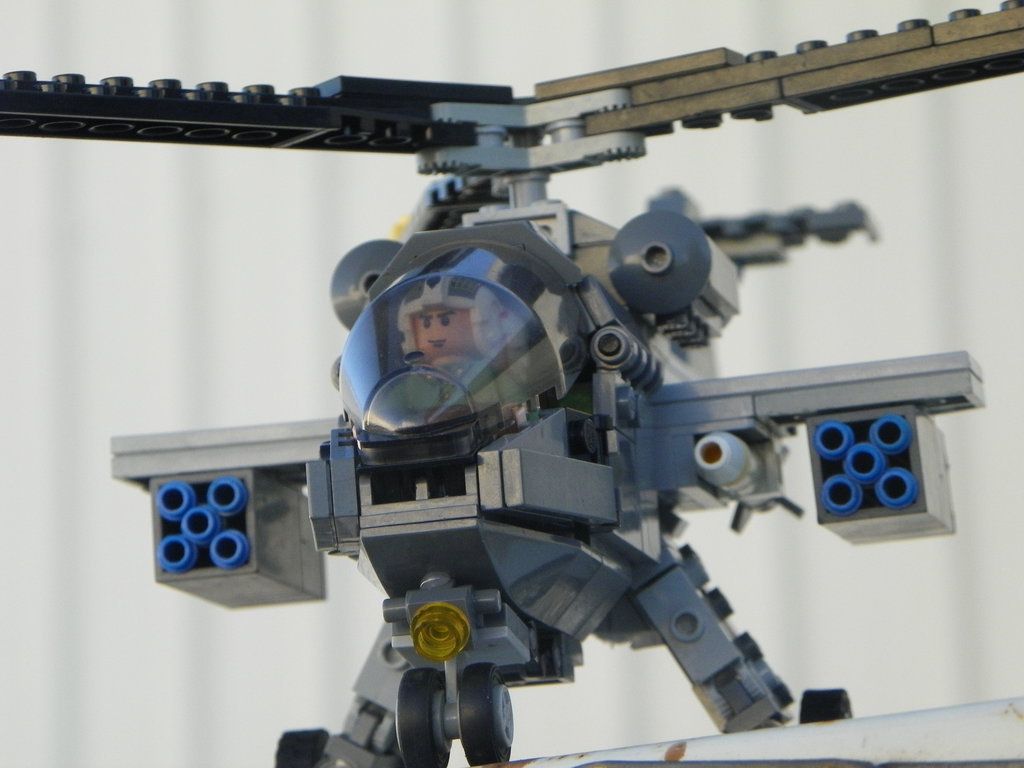 [Image: lego_attack_helicopter_by_lightbringerco...87zzjp.jpg]