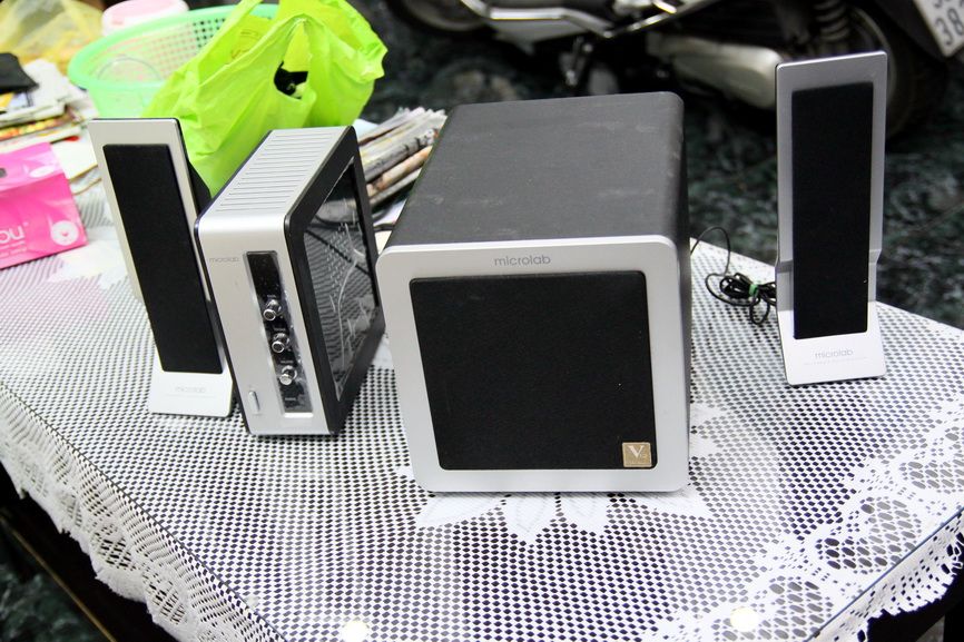 Bác nào có kinh nghiệm tư vấn dùm mình 2 cặp loa này với, nên chọn ai bỏ ai