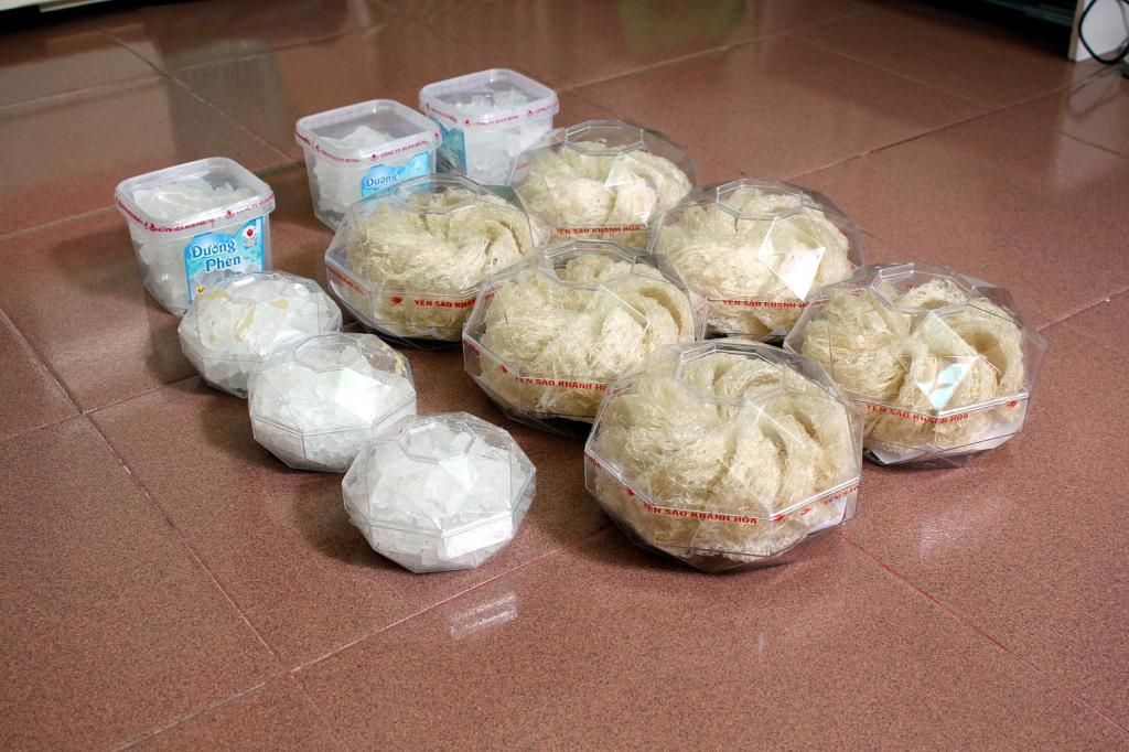 Không dùng đến nên thanh lý 5 hộp yến sào Nha Trang.