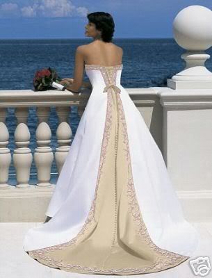 http://i293.photobucket.com/albums/mm59/rockyrobin78/weddingdressback.jpg