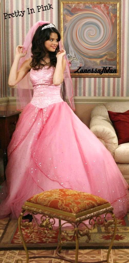 selena gomez quinceanera. Selena Gomez Pretty In Pink