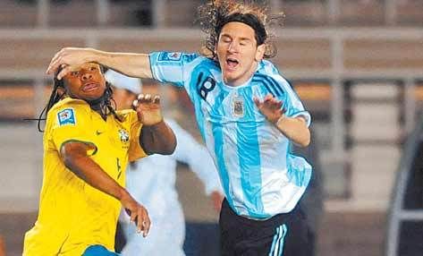 Messi mostrando toda sua técnica