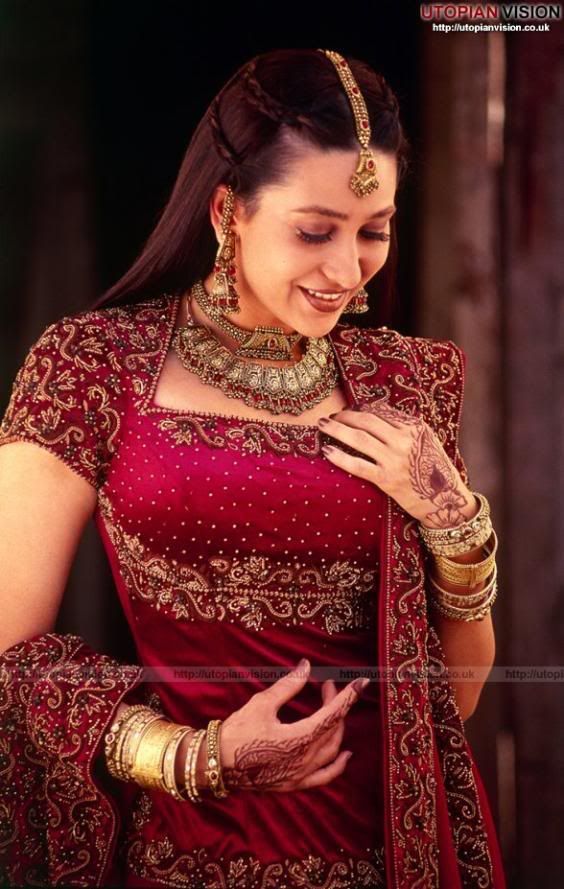 karishma kapoor in red saree wallpa - POLLING 4 Best Celebrity Pic Contest April 09