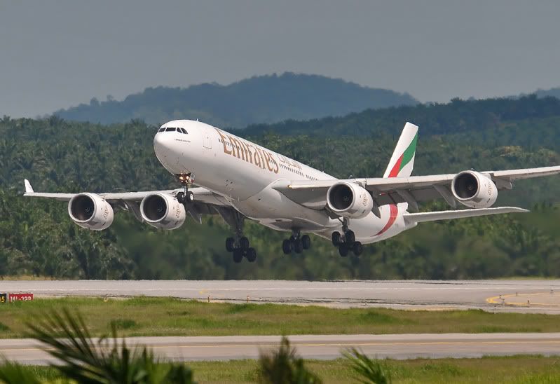 Emirates345earlyrotation.jpg